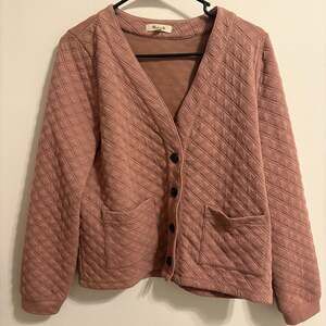 Madewell (Re)sourced Quilted Crop Cardigan Sweatshirt in Faded Mauve